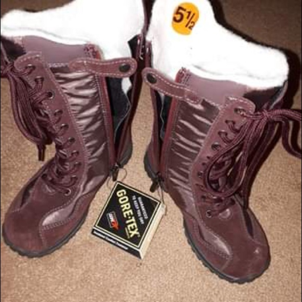 BNWT winter boots for kids!